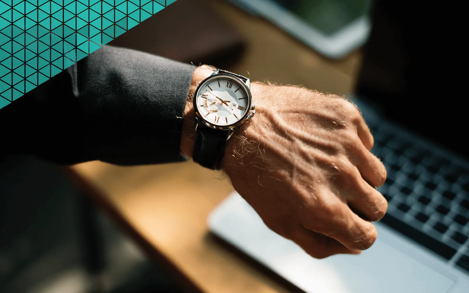 Colaboración del equipo en proyecto creativo