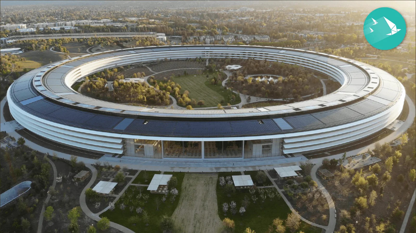 Productos Apple representando la personalidad de marca enfocada en el diseño