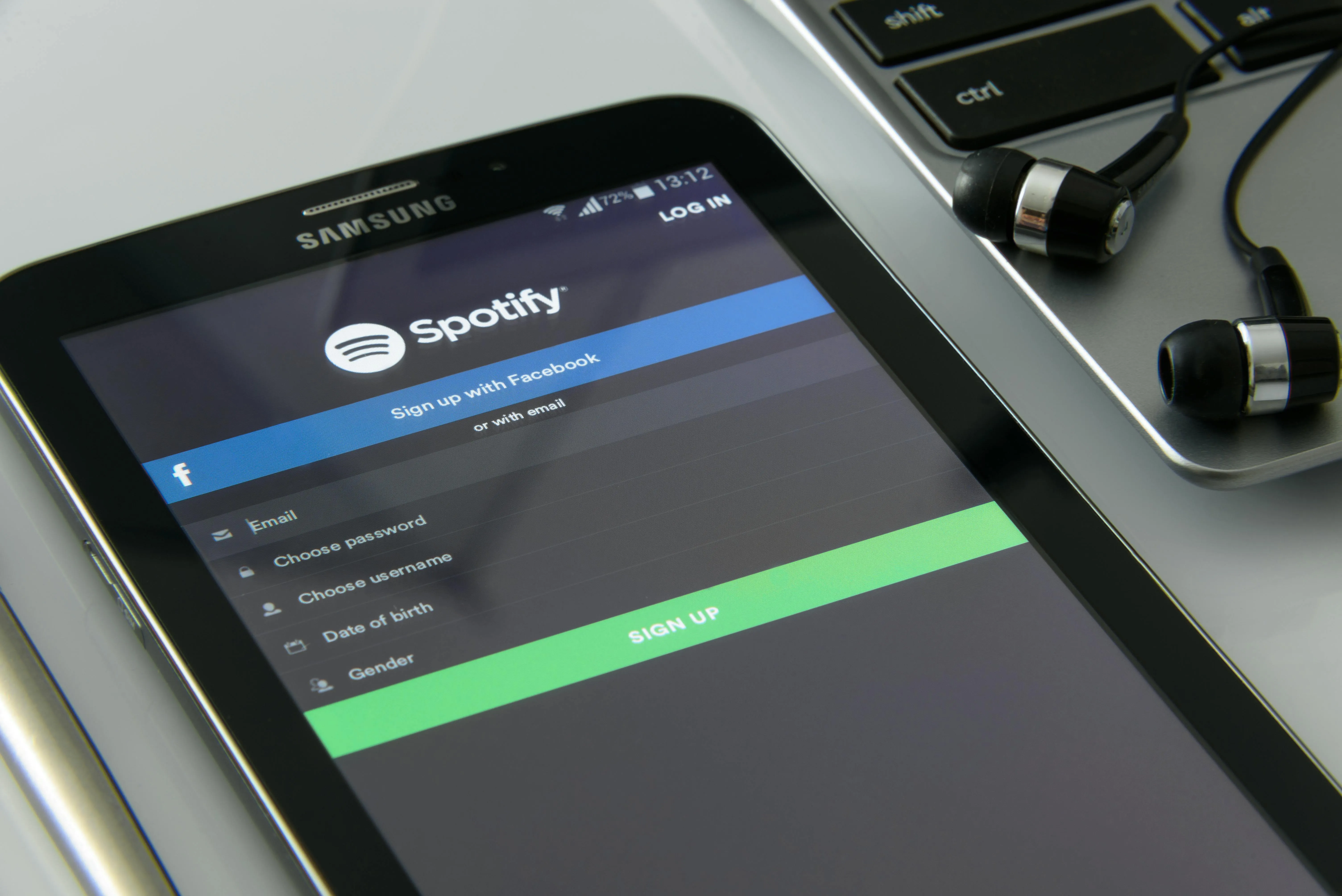 Guía Paso a Paso: Construyendo un Clon de Spotify con Adalo